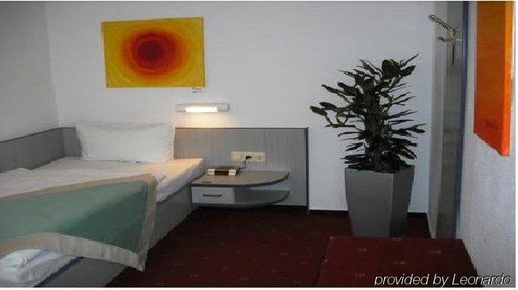 Port Inn Hotel Eichwalde Екстер'єр фото
