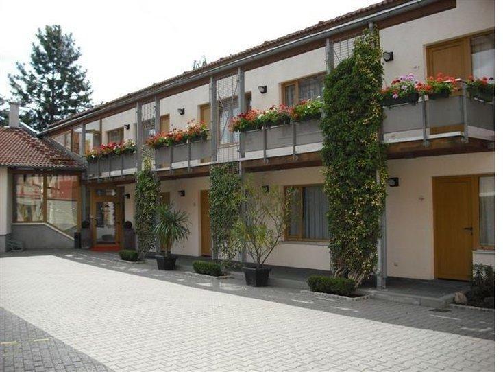 Port Inn Hotel Eichwalde Екстер'єр фото