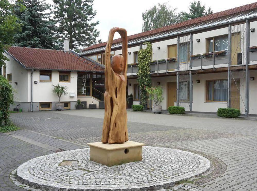 Port Inn Hotel Eichwalde Екстер'єр фото